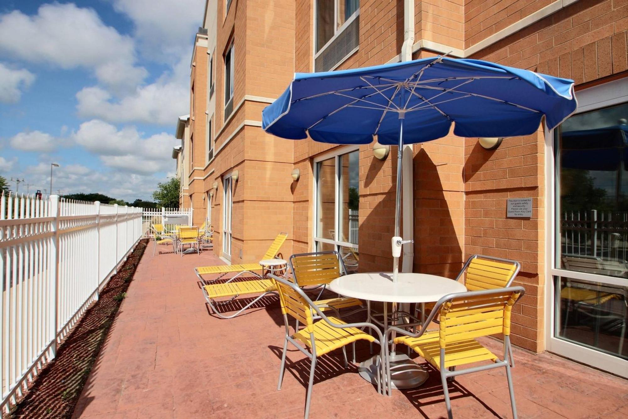 Fairfield Inn & Suites By Marriott Milwaukee Airport Oak Creek Exterior foto